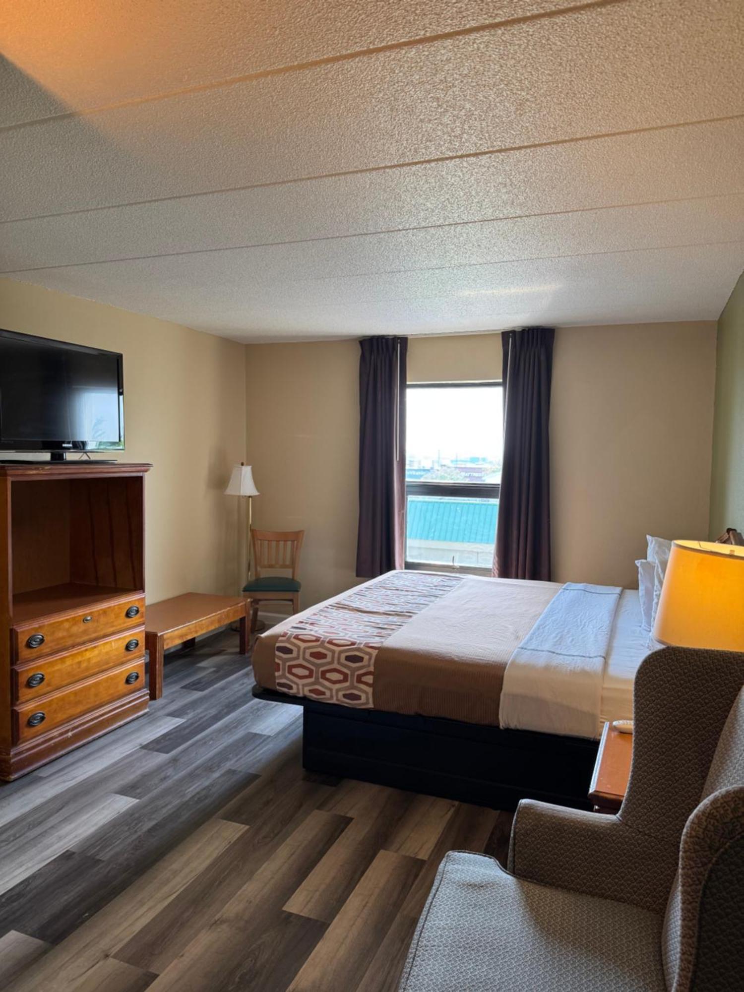 Hotel Emerald 2*